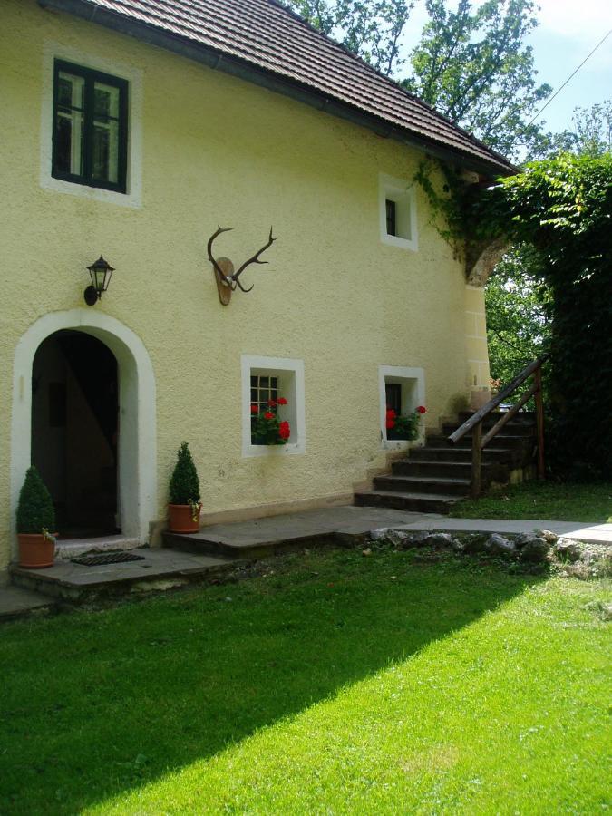 Ferienwohnungen Schloss Wasserleonburg Nötsch Exterior foto